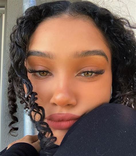 Light skin beauty [oc] [f] .